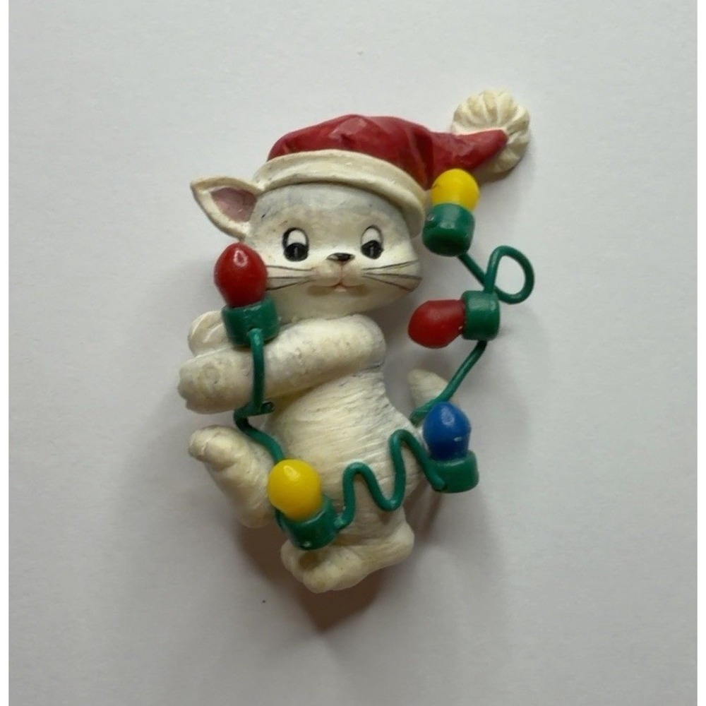 Vintage Christmas Cat Brooch Tangled String Lights Santa Hat Holiday Pin